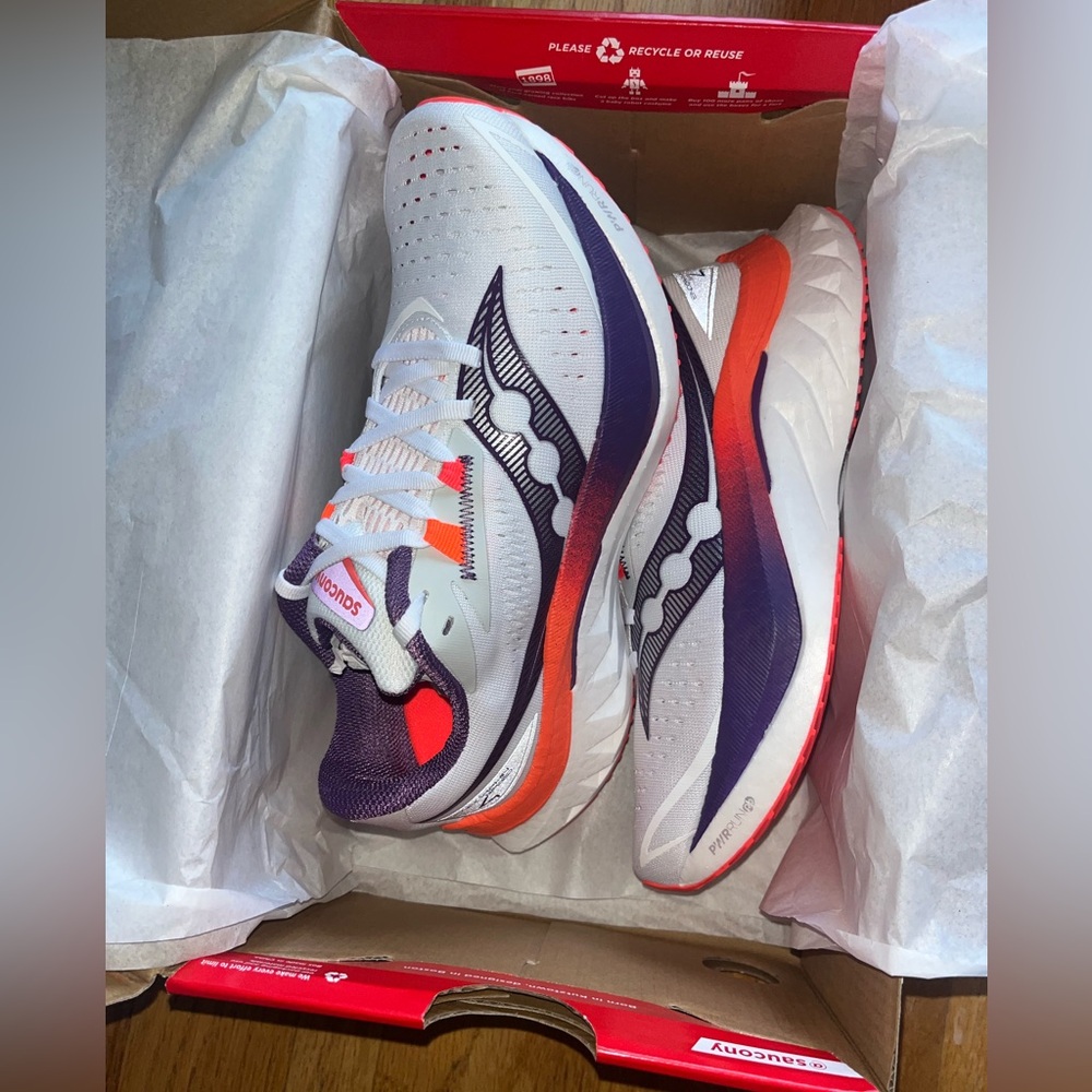Saucony women’s sneakers- Endorphin Speed 4- White/Violet- Size 7